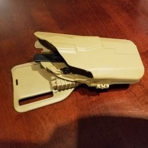 Safariland 7377 ALS Glock 19 holster compatible with Streamlight tlr-7a